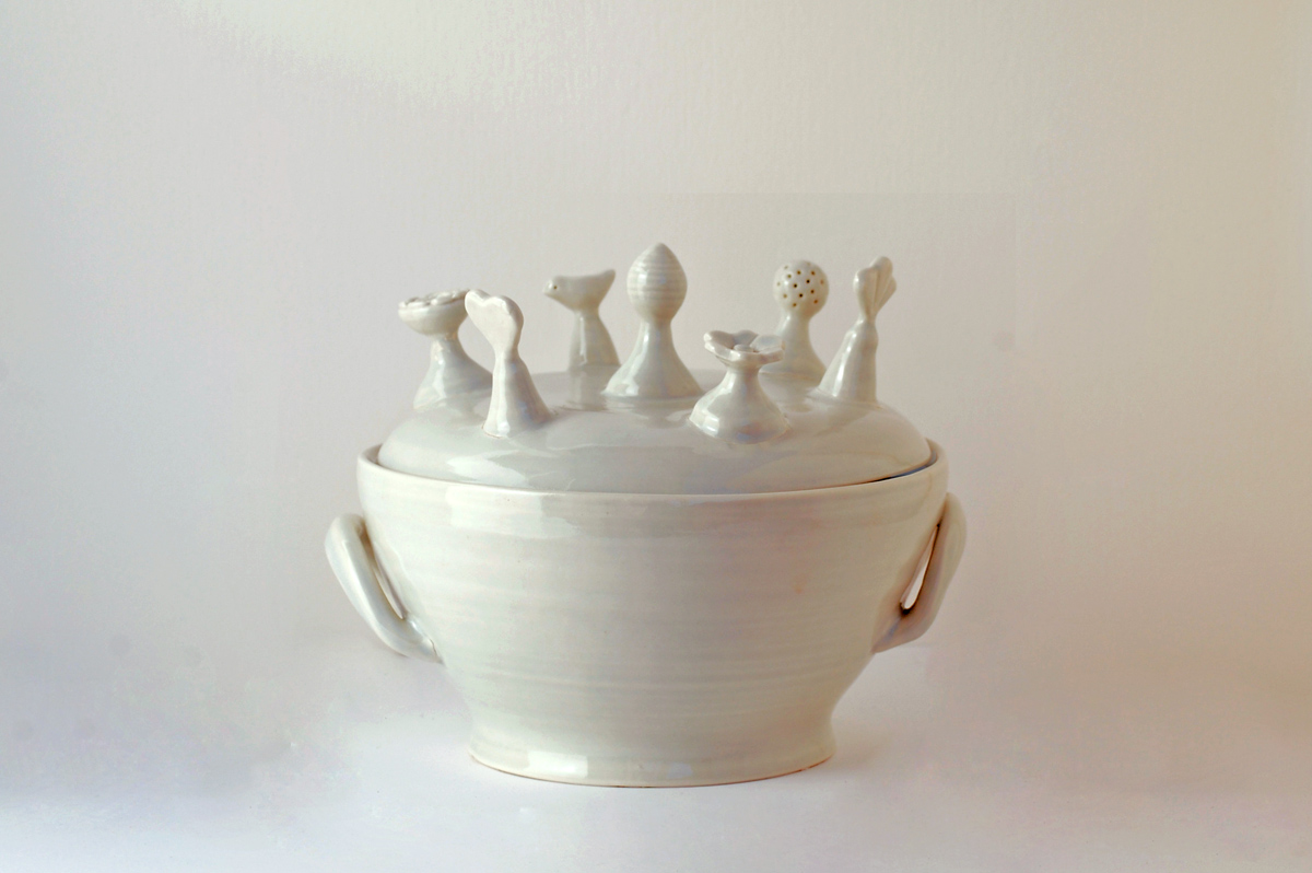 Soup tureen with knobs, porcelain, 2007